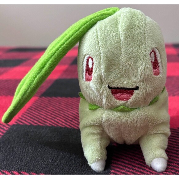 2005 Hasbro Chikorita Pokemon Miniplush 4.5" Cute Plush Nintendo Game Freak - Picture 1 of 9